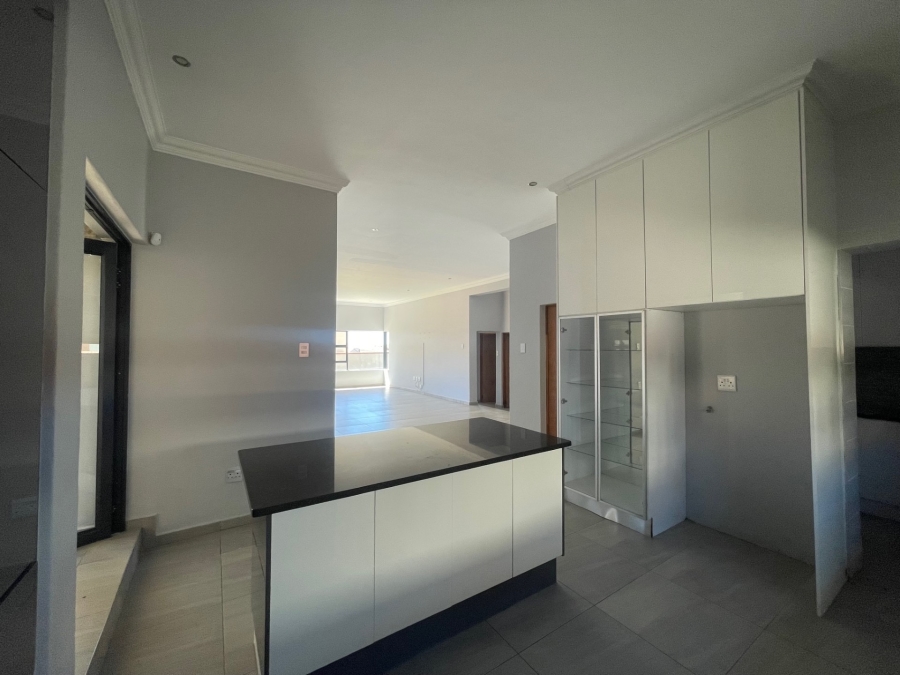 5 Bedroom Property for Sale in Wild Olive Estate Free State